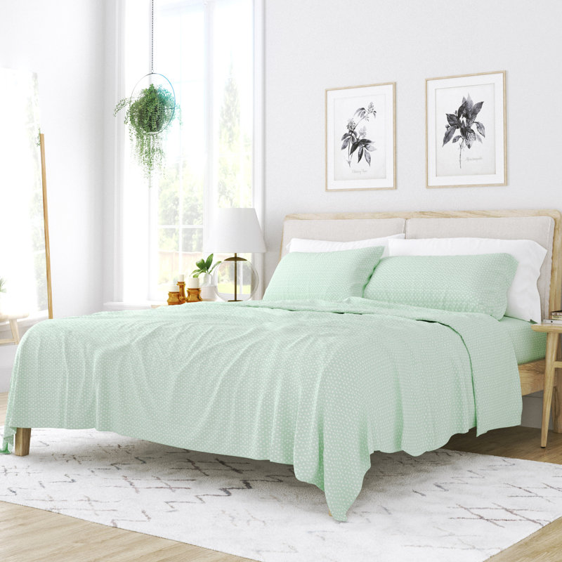 Jade and White Geometric Print Queen Bed Sheet Set