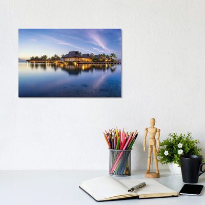 «Overwater Bunquets At A Luxury Beach Resort On Bora» par Jan Becke - photographie sur toile tendue