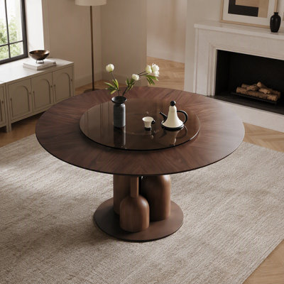Table de salle à manger ronde Wabi-Sabi en chêne naturel de 150 cm avec plateau tournant en verre trempé de 89 cm, fabriquée à la main pour une esthétique et une fonctionnalité modernes.