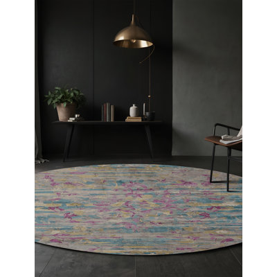 Tapis gris soyeux et moelleux
