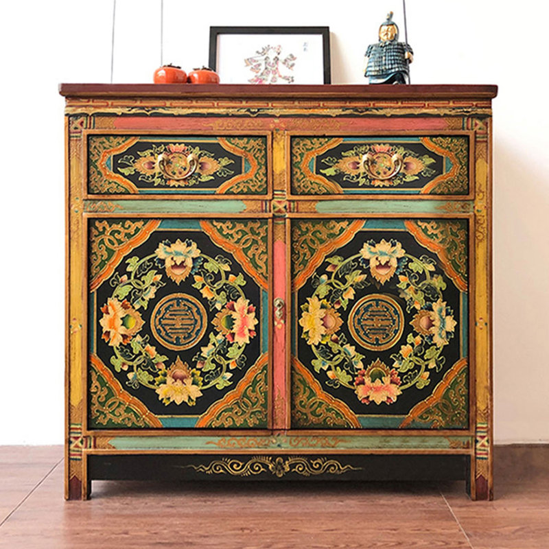 Armoire de rangement rustique en bois peint avec un design unique
