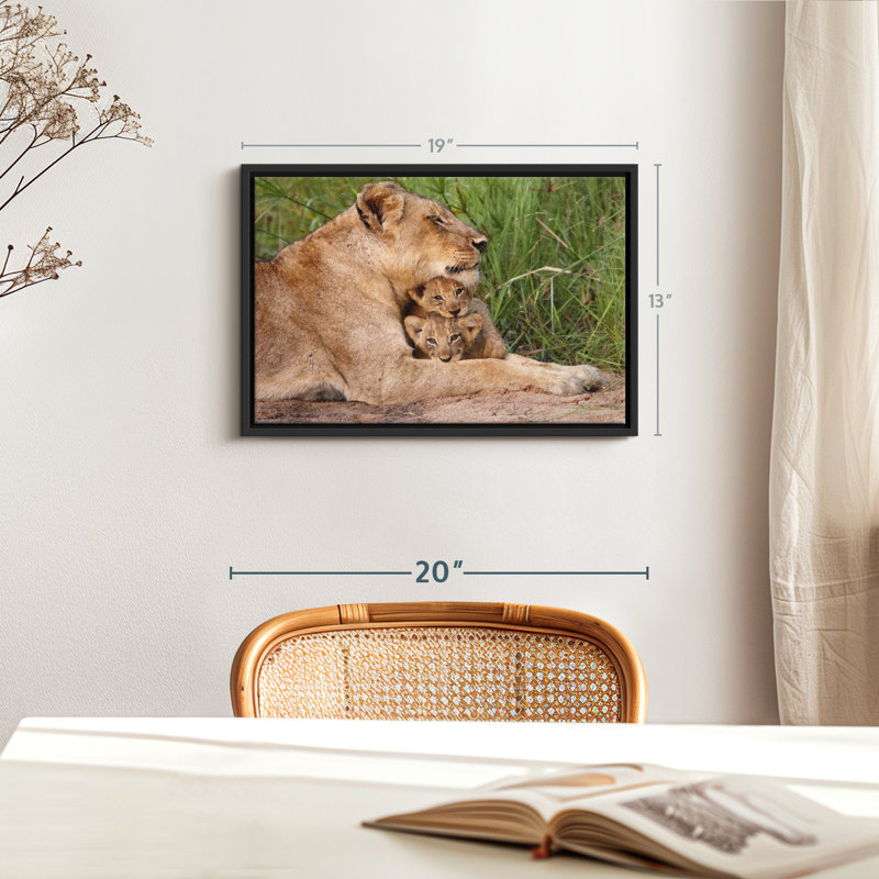 Animal "Lionne mère", H 19 po x l 13 po
