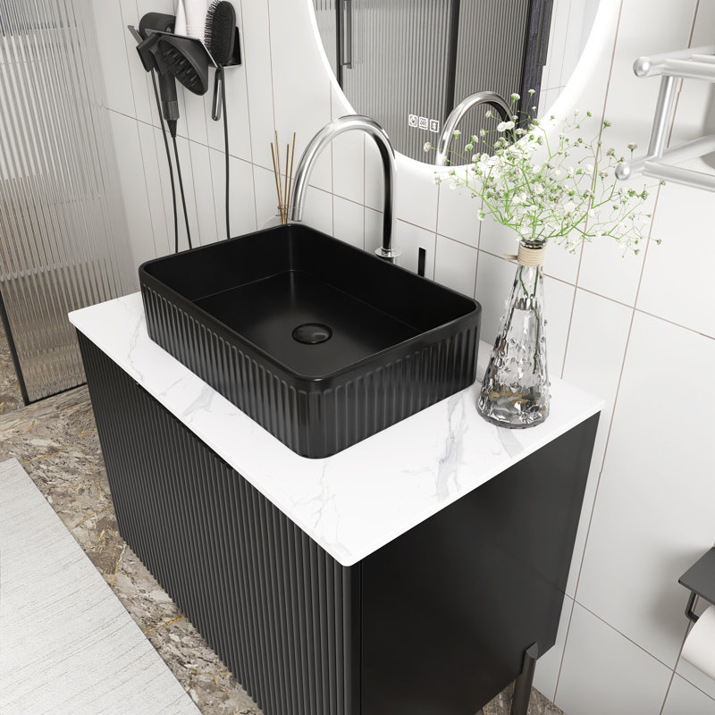 Lavabo autoportant en céramique noire 30 po et comptoir en pierre frittée blanche de Carrare