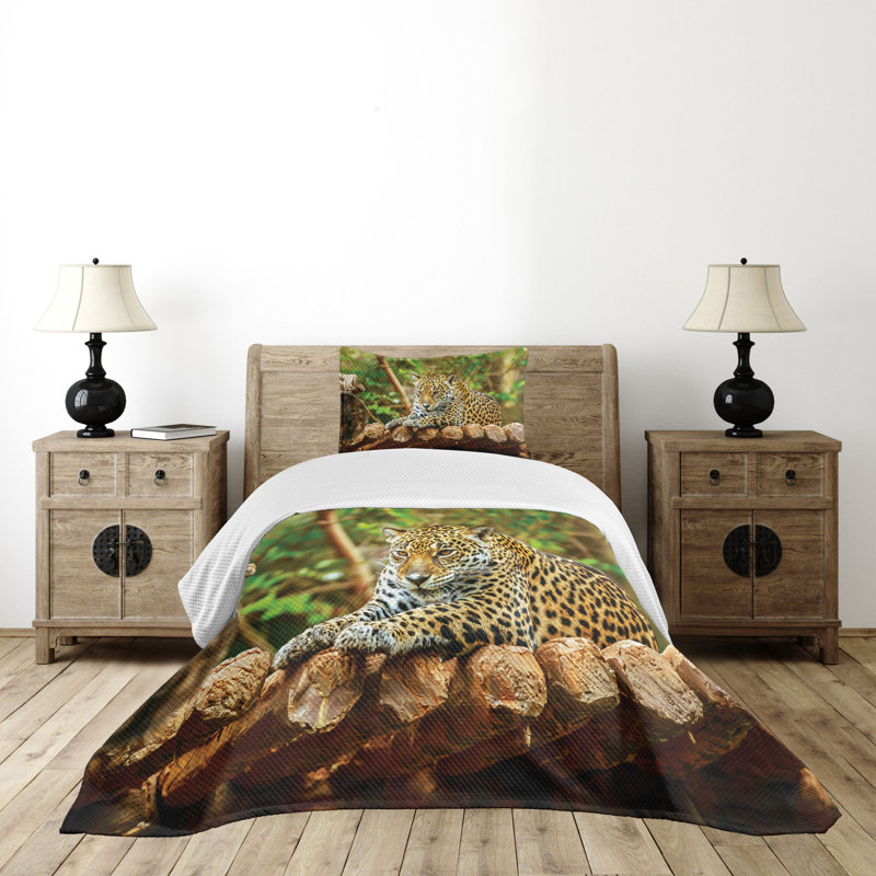 Twin White Quilted Bedspread Set with Jaguar Print