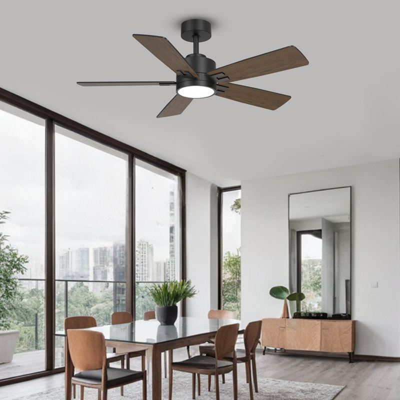 Ventilateur de plafond intelligent à 5 pales avec lumière à intensité variable, moteur à courant continu et pales à double finition