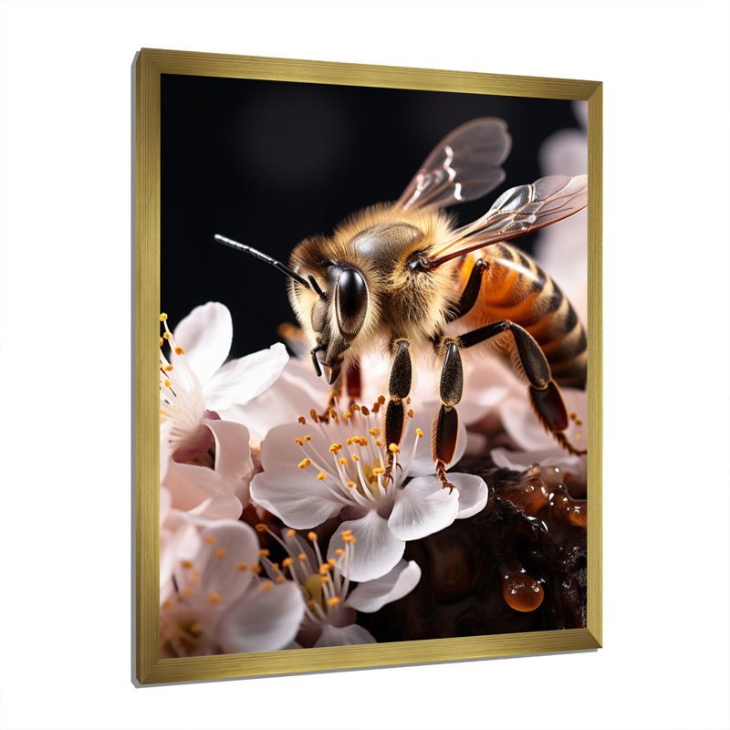 Cresie Bee Portrait Vibrant - Imprimé, Encadrement doré, H 32 po x l 24 po x P 1 po