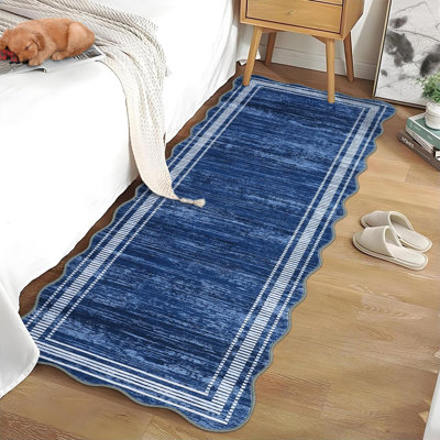 Tapis bleu neutre en tissu antidérapant à envers à rebord festonné 2 pi x 6 pi pour tapis de chambre à coucher et chambre d'enfant