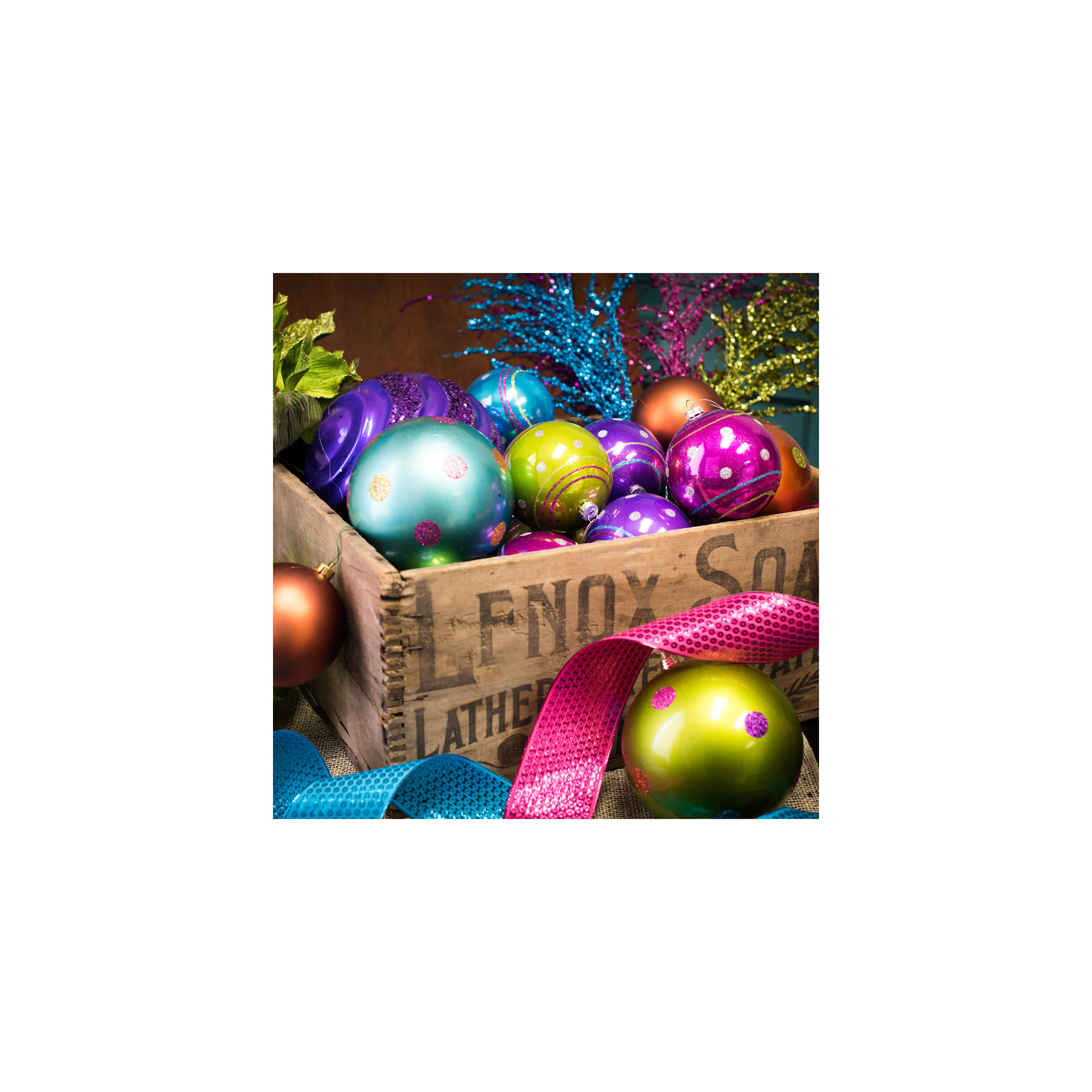 Holiday Décor Ball Ornament, Burn Org 