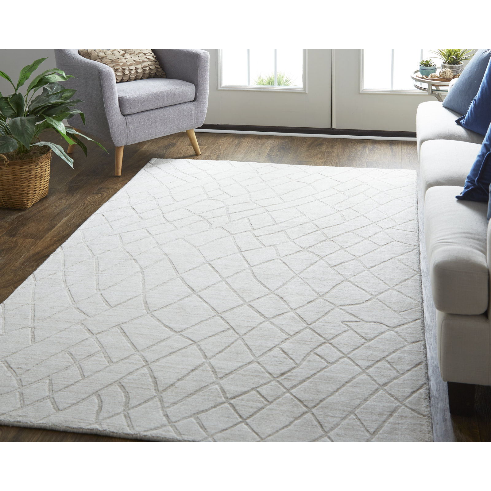 Kentoria Handmade Viscose Ivory/Gray Rug, Rectangle 5' x 8'