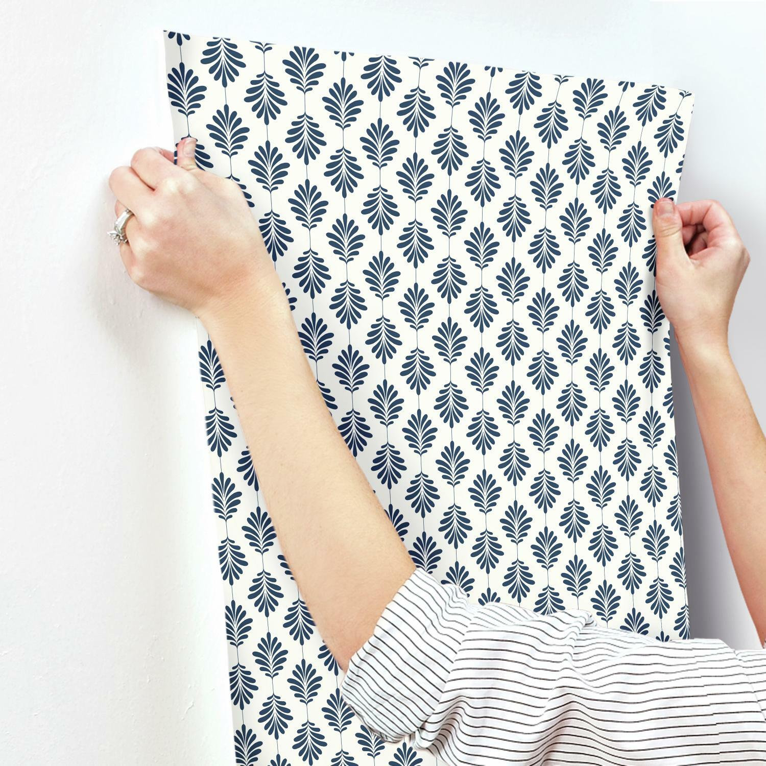 Saskia Modern Floral Wallpaper, Navy