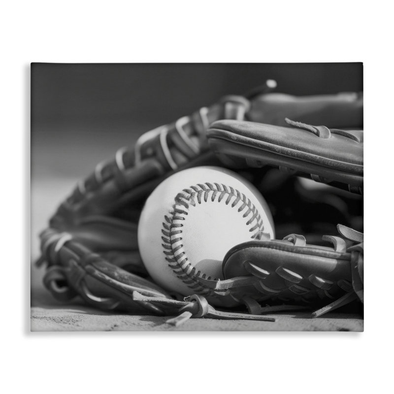 «Baseball Mitt & Ball» par Daphne Polselli, H 36 po x l 48 po