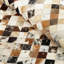 Tapis brun en patchwork de peau de vache avec bordure noire-1317432933