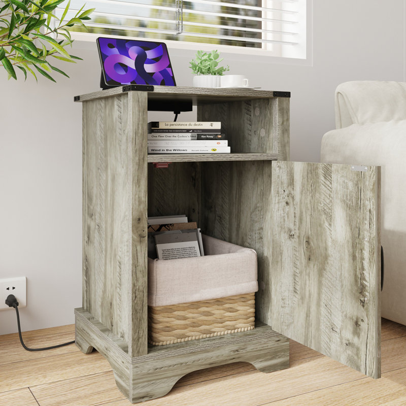 Table de chevet Farmhouse, table de bout rustique en bois avec prises électriques et station de charge pour un confort moderne