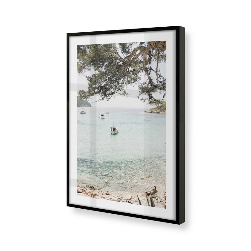 Imprimé Peaceful Ocean Cove, Cadre noir satiné, H 21 po x l 17 po x P 1,25 po