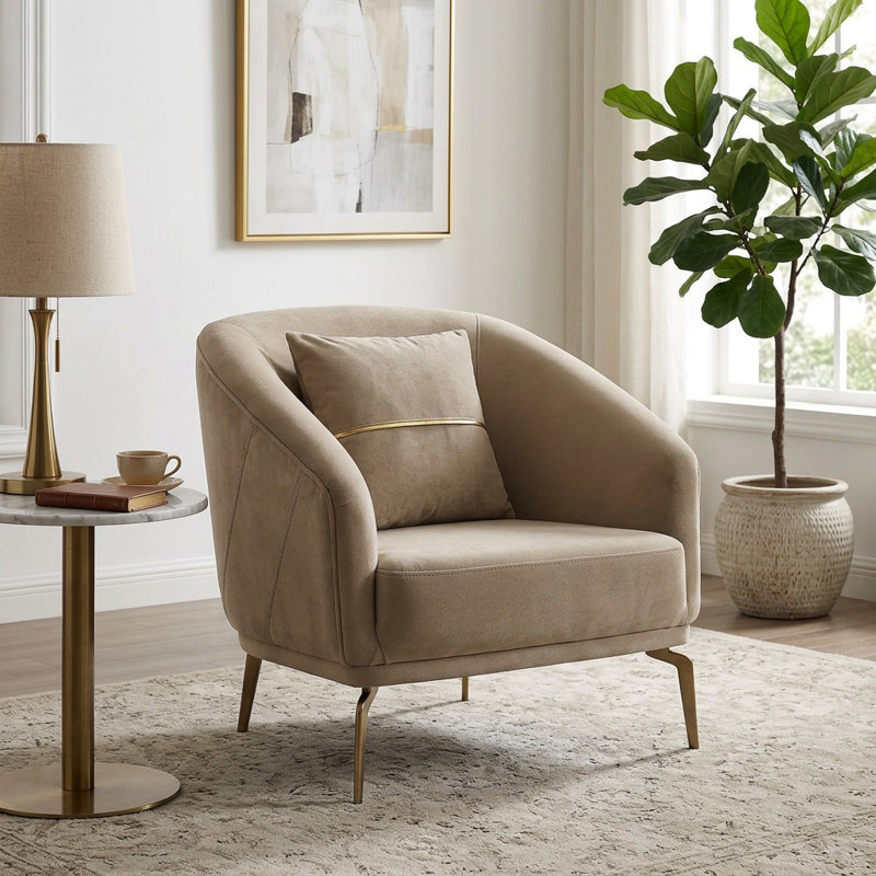 Chaise d'appoint moderne rembourrée avec un design matelassé et des pieds en métal doré