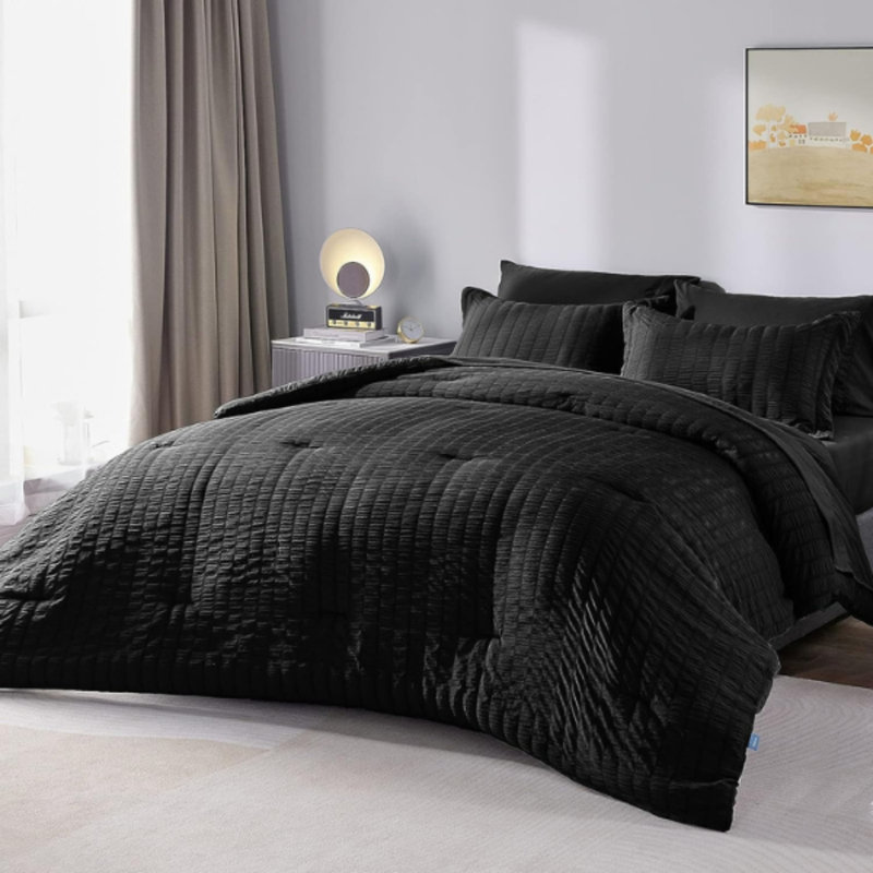BLACK QUEEN-SIZE BED ENSEMBLE