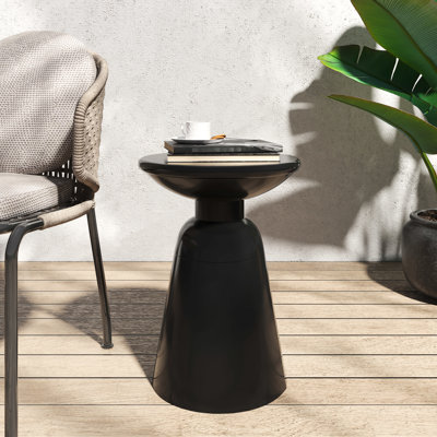 Table de bout d'extérieur en métal - grande, moderne en fer noir avec structure et base stables, l 15,28 po x P 15,28 po, H 21,12 po, sans assemblage, structure thermolaquée, 15,28 po x 15,28 po x 21,12 po, prête à l'emploi