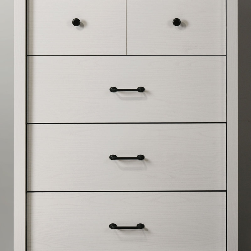 Commode blanche à 4 tiroirs l 32 po avec poignées noires, Blanc