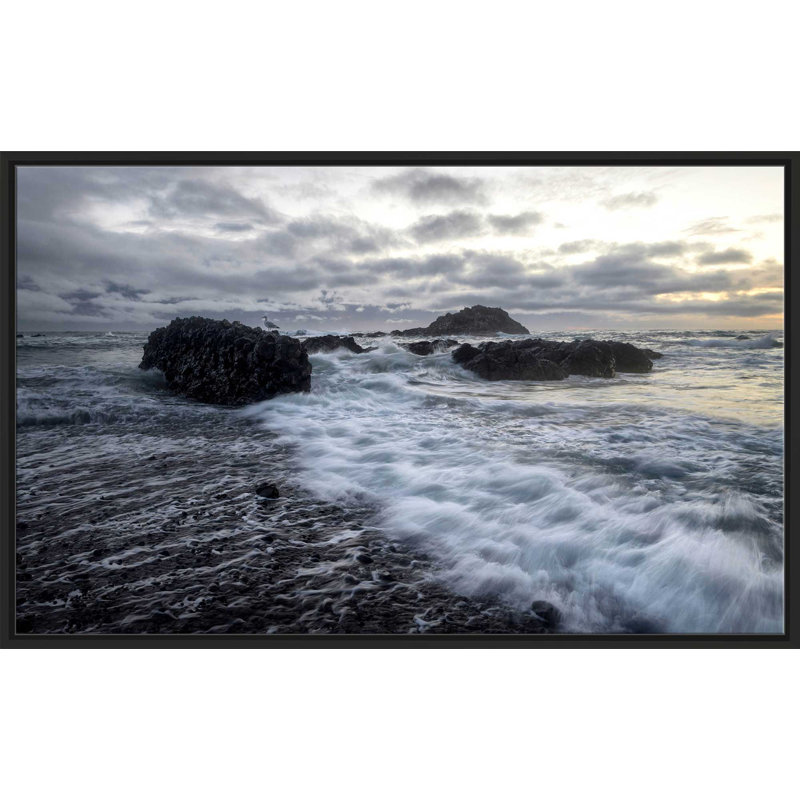«Lighthouse», reproduction de photo, H 39,5 po x l 63,5 po x P 2 po, Cadre flottant espresso