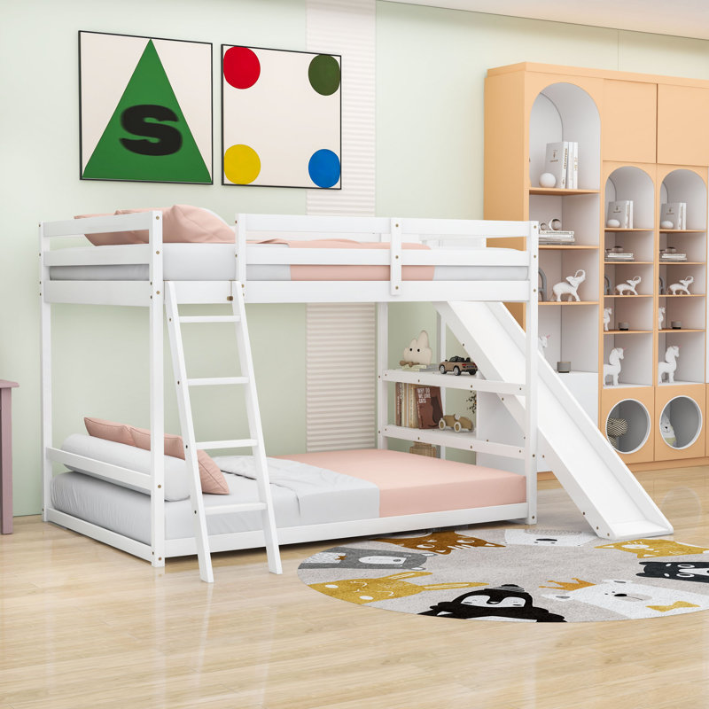 Lit superposé double en bois avec glissière, garde-corps et tablettes de rangement, Blanc