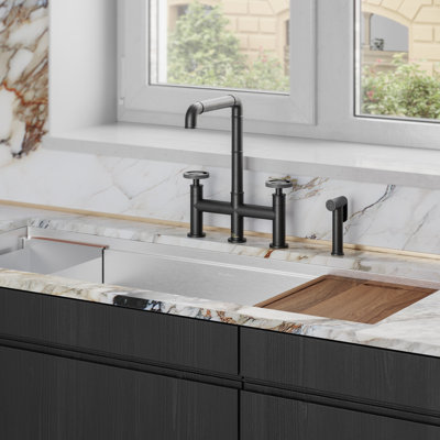 Robinet de cuisine avec pulvérisateur latéral Avallon Pro