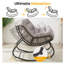 Fauteuil à bascule gris clair avec repose-pieds, fauteuil en osier et coussins résistants aux intempéries