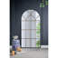 Miroir arqué pleine longueur 34 po x 65,5 po avec motif de vitre noir et doré
