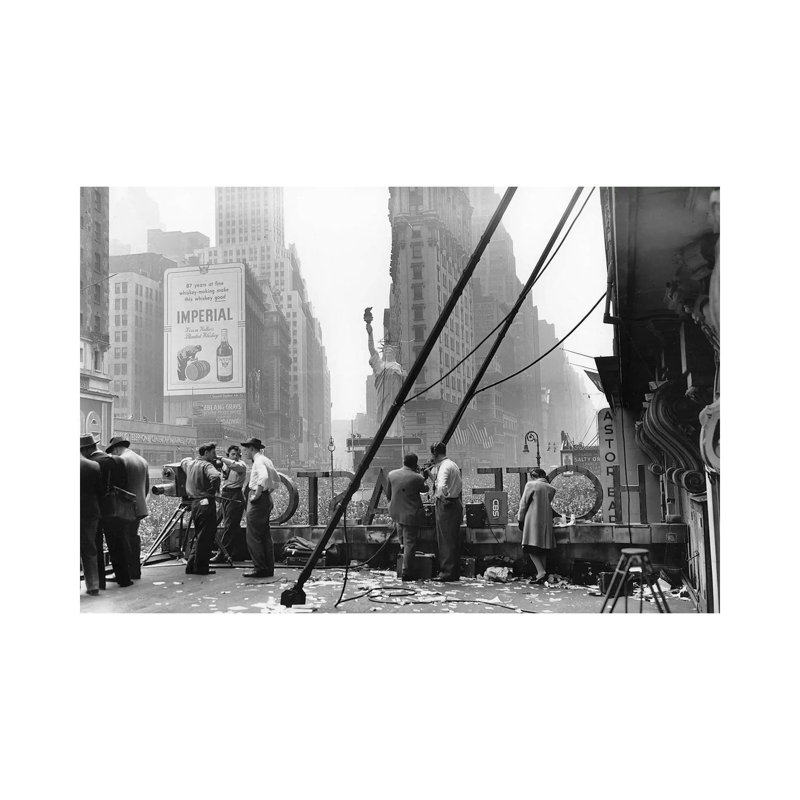 V-E Day (Times Square, NYC 1945) by Ruth Orkin - Print on Canvas, 66.04 cm H x 45.72 cm W, Wrapped Canvas
