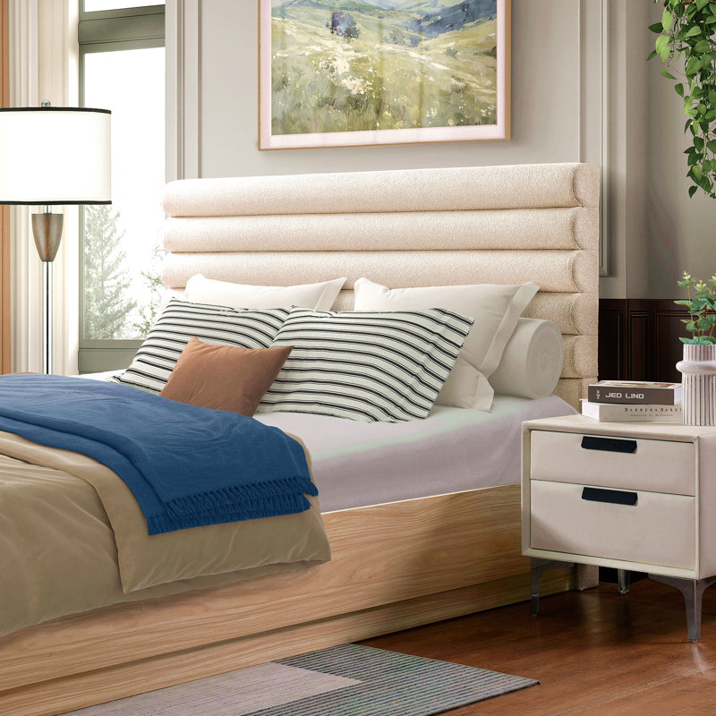Structure de lit grand en bois avec tête de lit tapissier en tissu Boucle