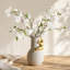 Vase moderne sculptural avec figurine 3-D dorée ludique, vase décoratif texturé neutre pour le salon, table basse, tablette décorative