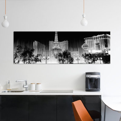 «Hotel in a City Lit up at Night, the Strip, Las Vegas, Nevada, USA», reproduction de photo sur toile