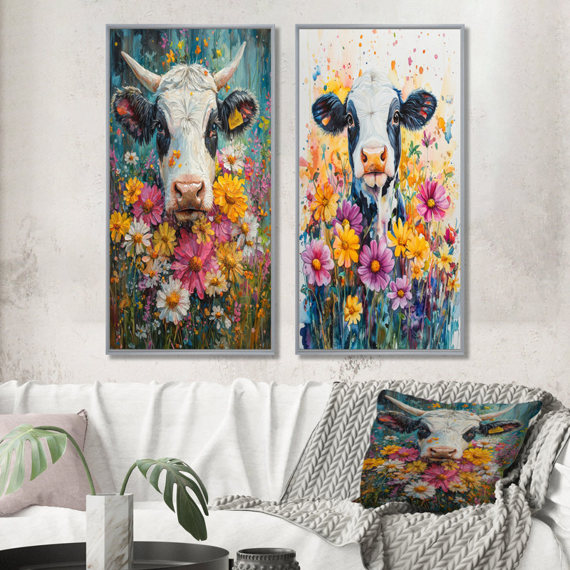 Cow Cow Daisies With Hibiscus I - Collection d'art sur toile 2 animaux, H 40 po x l 41 po, Encadrement argenté