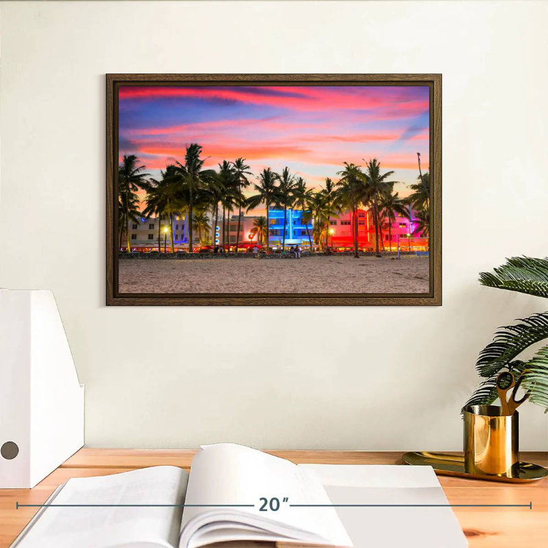 Miami Beach, États-Unis, 13 po x 9 po, Cadre flottant en noyer