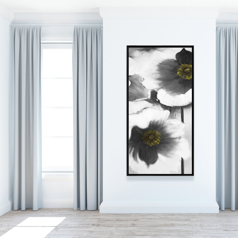 Black And White Flowers Print On Canvas, H 48 po x l 24 po