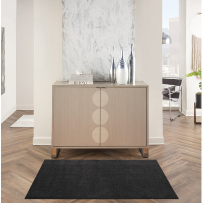Tapis noir moderne Yolonda