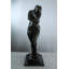 Statue de femme nue en bronze Nifao - Sculpture d'intérieur / d'extérieur inspirée de Rodin, coulée de cire sur base en marbre, forme féminine classique dans une pose introspective pour collectionneurs d'art et décoration intérieure élégante12 x 11 po x 32 po