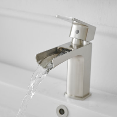 Single-handle Bathroom Faucet with Drain Assembly