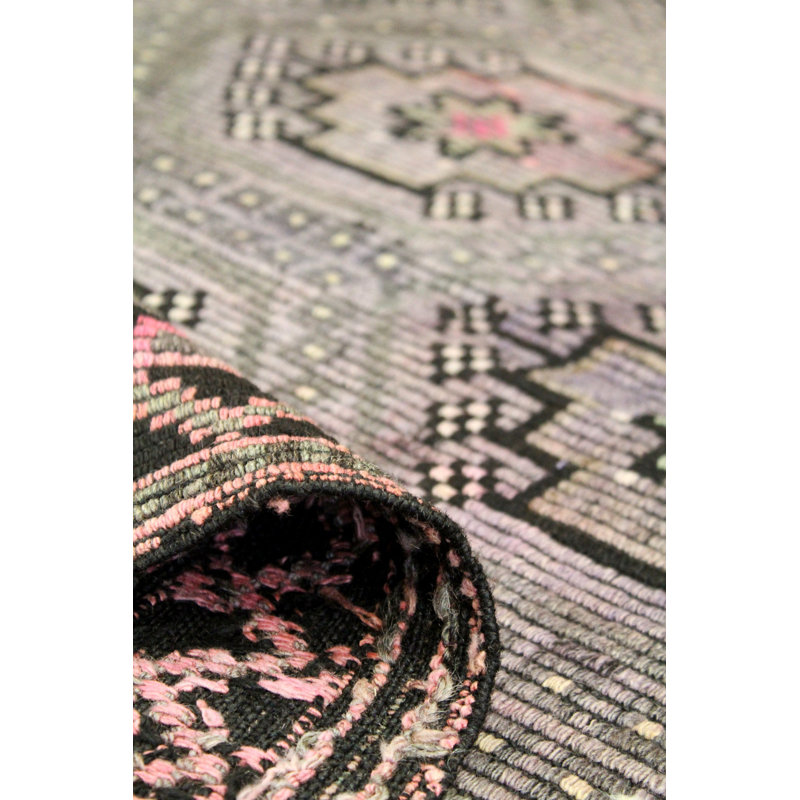 Tapis unique mauve / fuschia / noir 6 pi 7 po x 10 pi 10 po Jijim