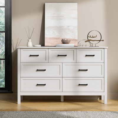 Commode à sept tiroirs