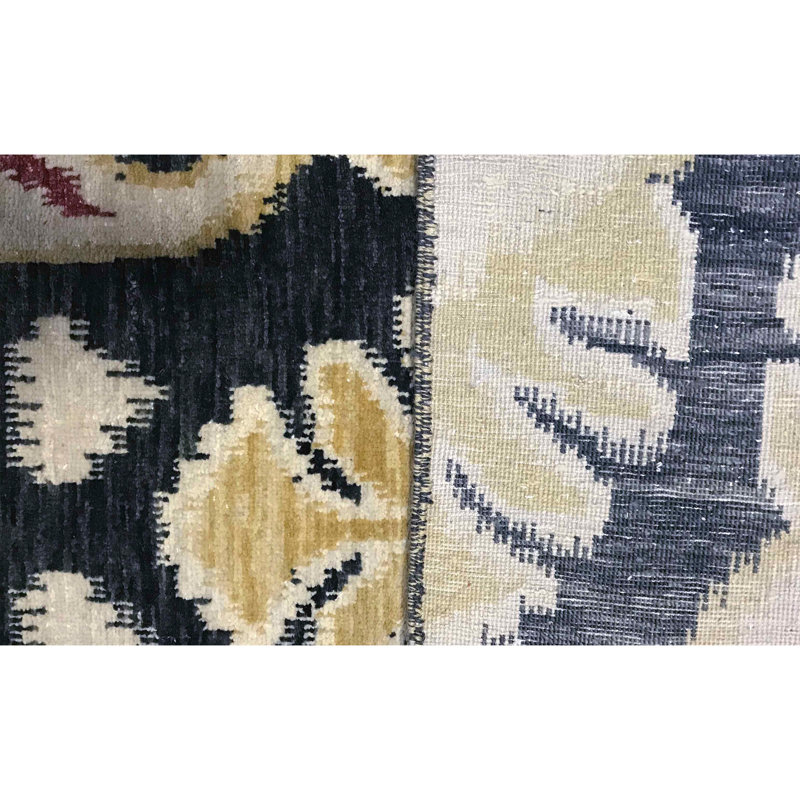 Tapis noir et doré de haute qualité noué à la main
