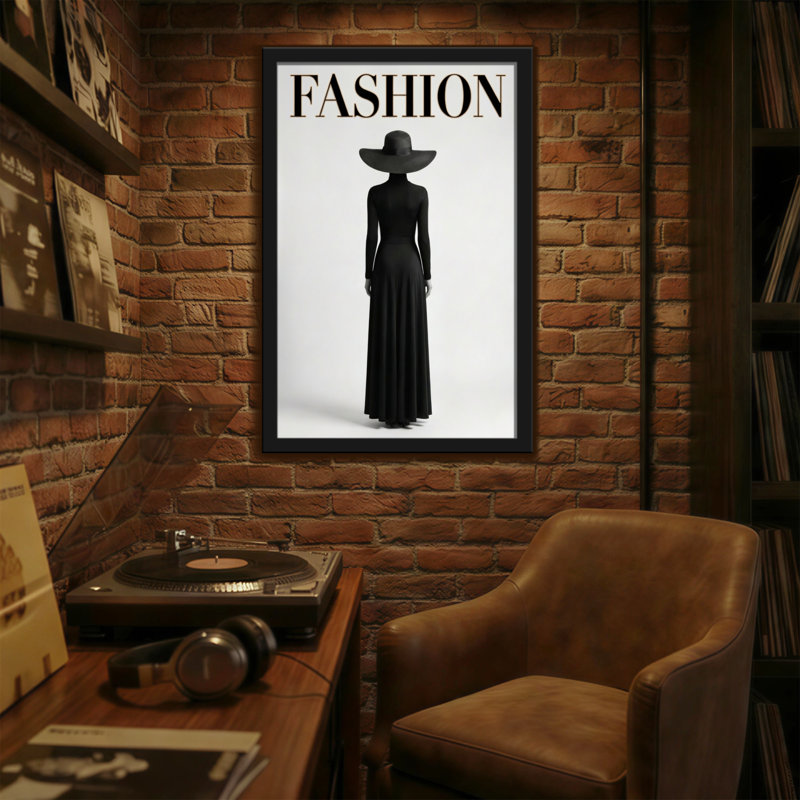 Mannequin en robe noire et chapeau, H 30 po x l 20 po