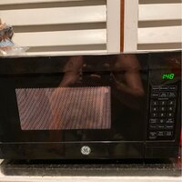 General Electric 0.7 Cu. Ft. Compact Countertop Microwave Oven – White