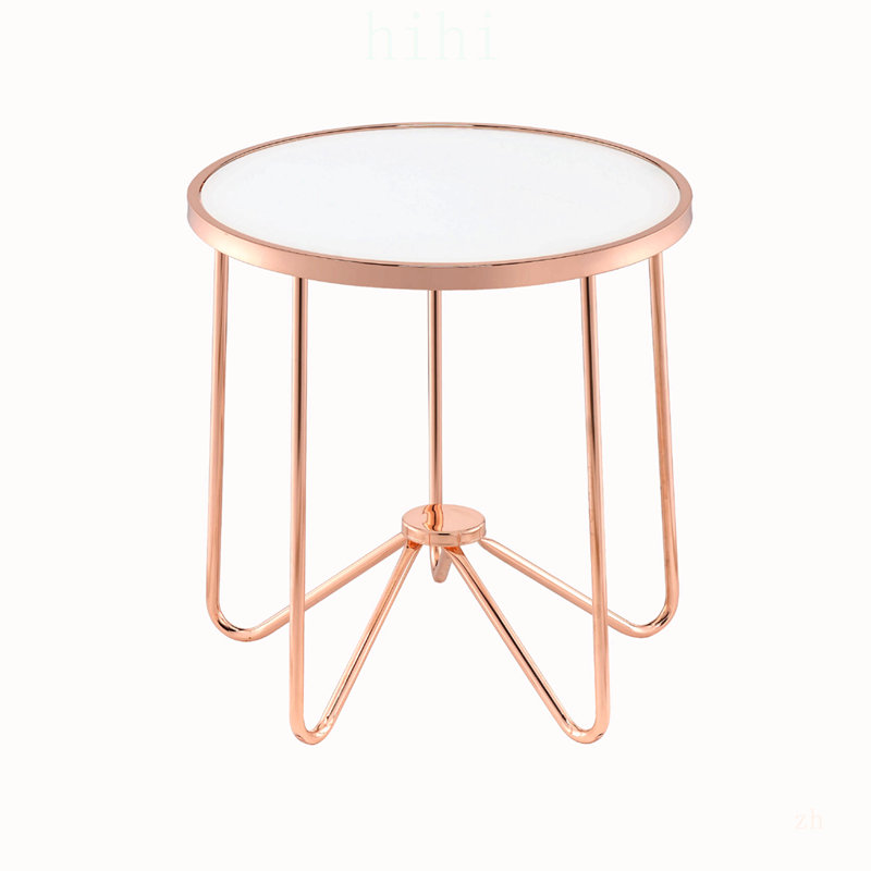 Table d'appoint ronde moderne avec dessus en verre givré et piètement en métal rétro pour une déco de salon élégante