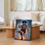 Toile, scène dynamique dynamique mettant en vedette un jeune personnage masculin avec art mural-573263689