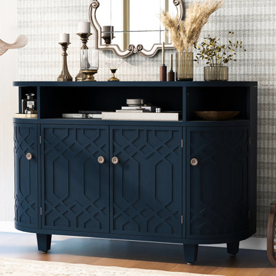 Armoire de rangement courbée en U bleu marine avec quatre portes, des tablettes réglables et des poignées de porte en métal, pour les espaces de vie principaux