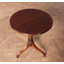 Petite table ronde à bord cannelé