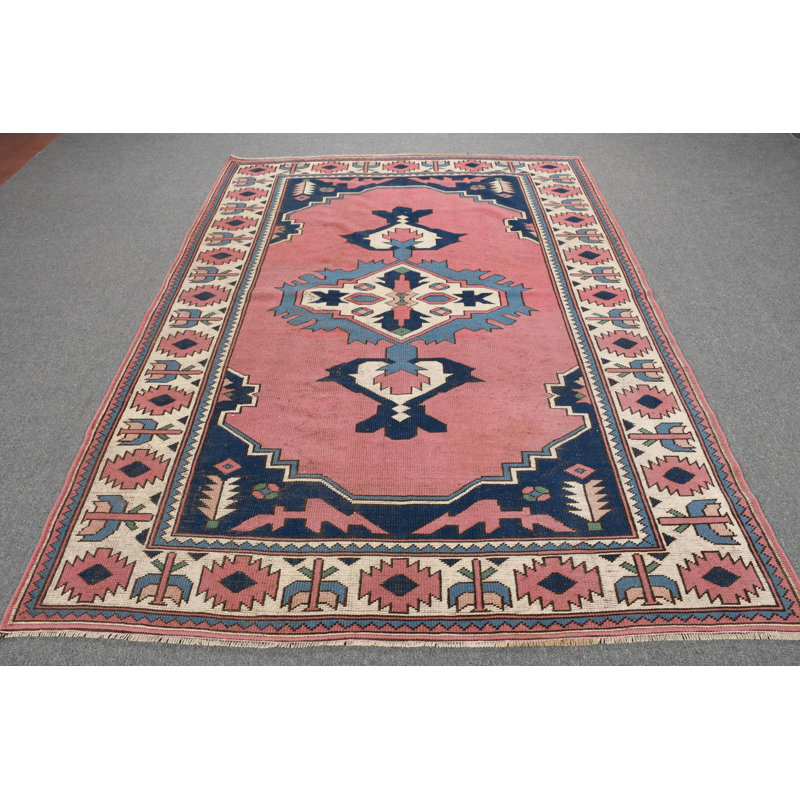 Tapis de style rétro turc avec motifs géométriques dans des tons roses et bleus pour la décoration intérieure