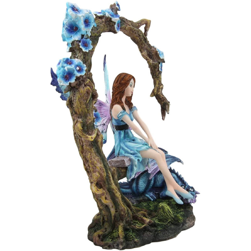 Damsel fée assise sur l’arbre Arthus