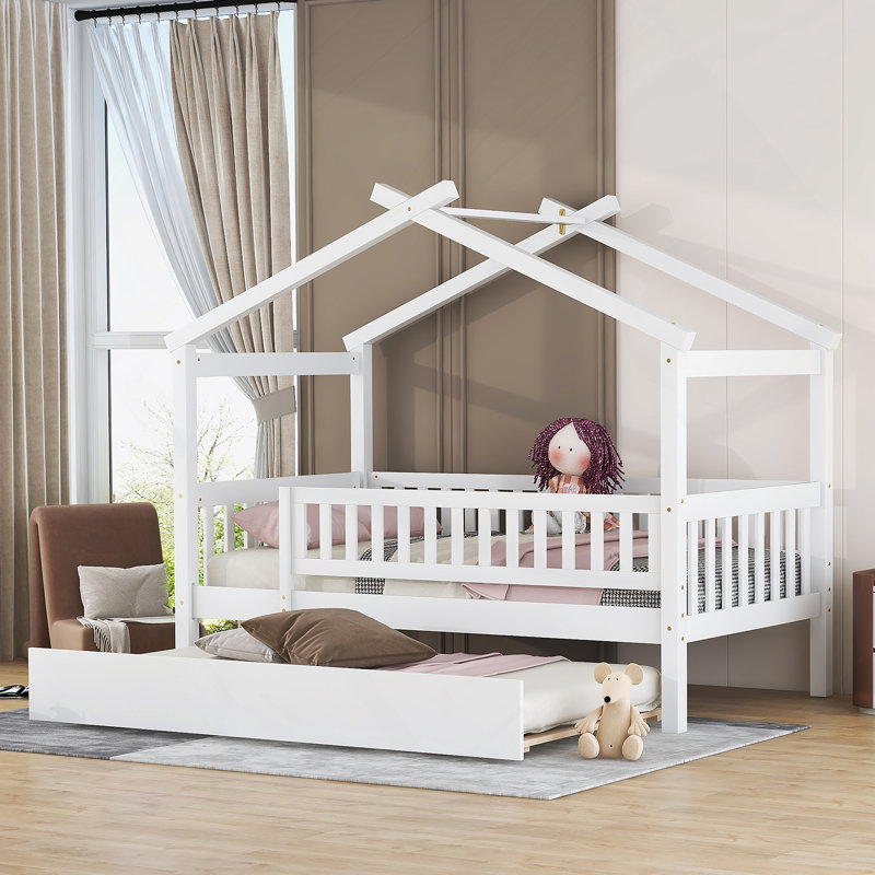 Lit simple en bois avec lit gigogne, conception fantaisiste pour l'imagination des enfants et espace de couchage supplémentaire