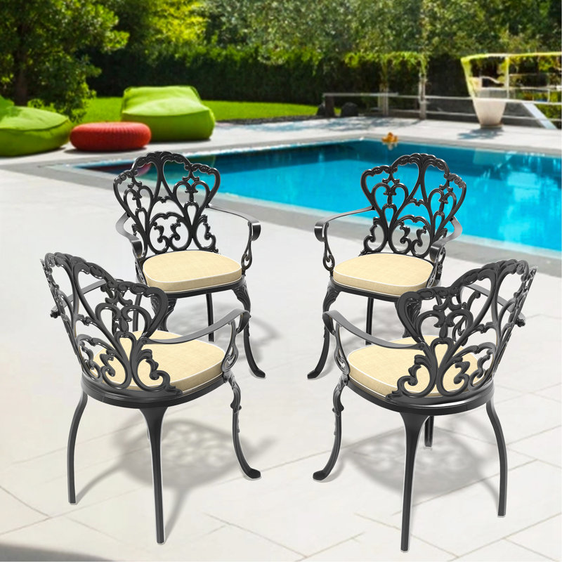 Chaise de patio en aluminium 4 pièces avec structure noire et coussins blanc cassé